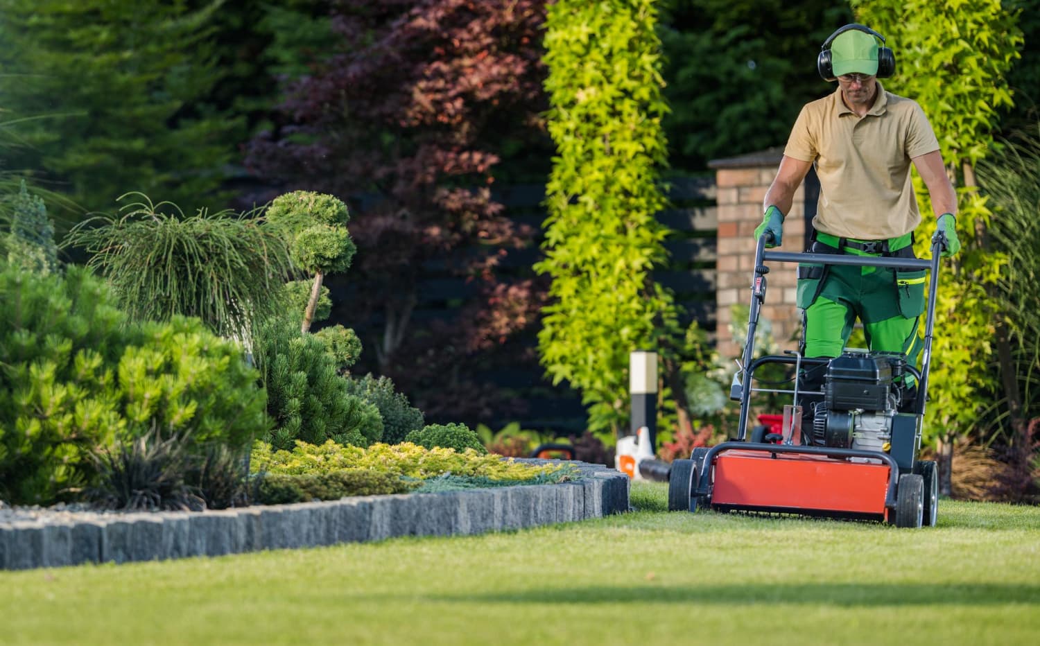 Cover Image for How landscaping companies can keep their fleet, equipment, and compliance organized